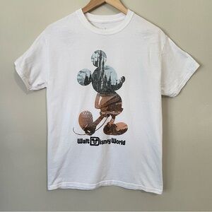 Disney T-Shirt Men's M White Graphic Mickey Mouse Disneyland Resort Short Sleeve